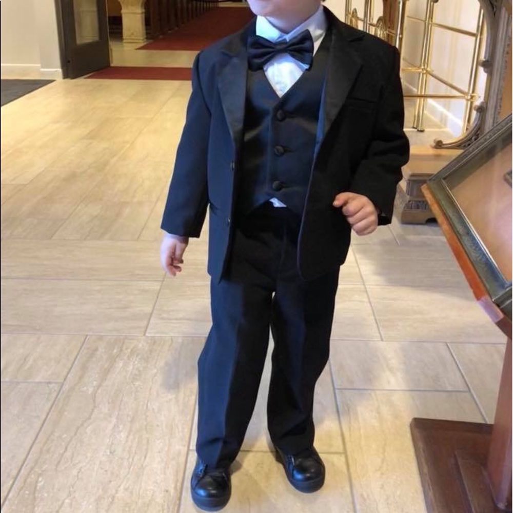 GORGEOUS 4 Piece Tuxedo